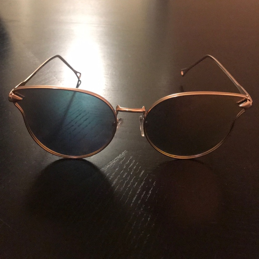 Sunglasses - Picture 4 of 4